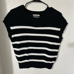 woman’s short sleeve sweater